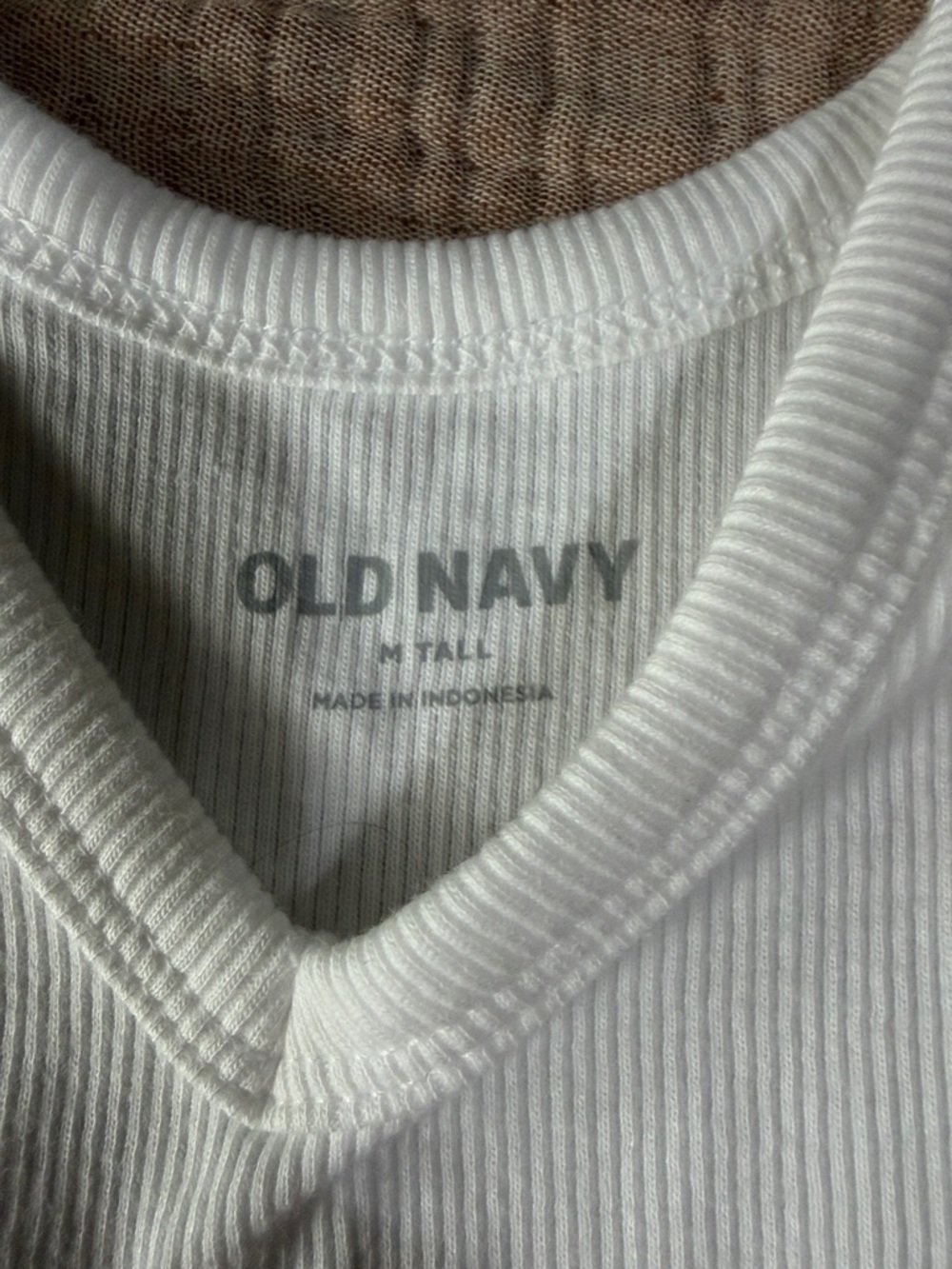 Old Navy White Ruffle Strap Ribbed V-Neck Tank - Picture 2 of 8